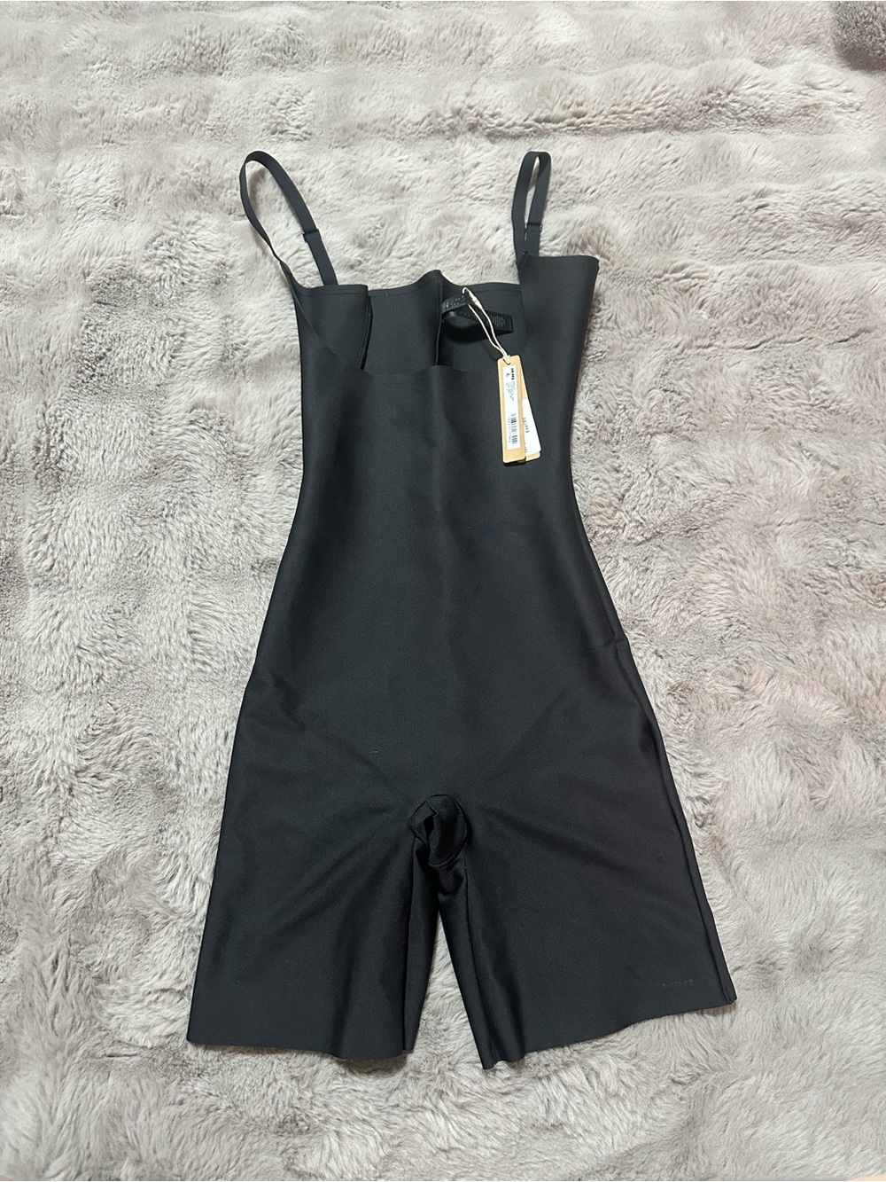 NWT SKIMS BODY CORE SCULPT OPEN BUST MID THIGH BODYSUIT Size M Onxy